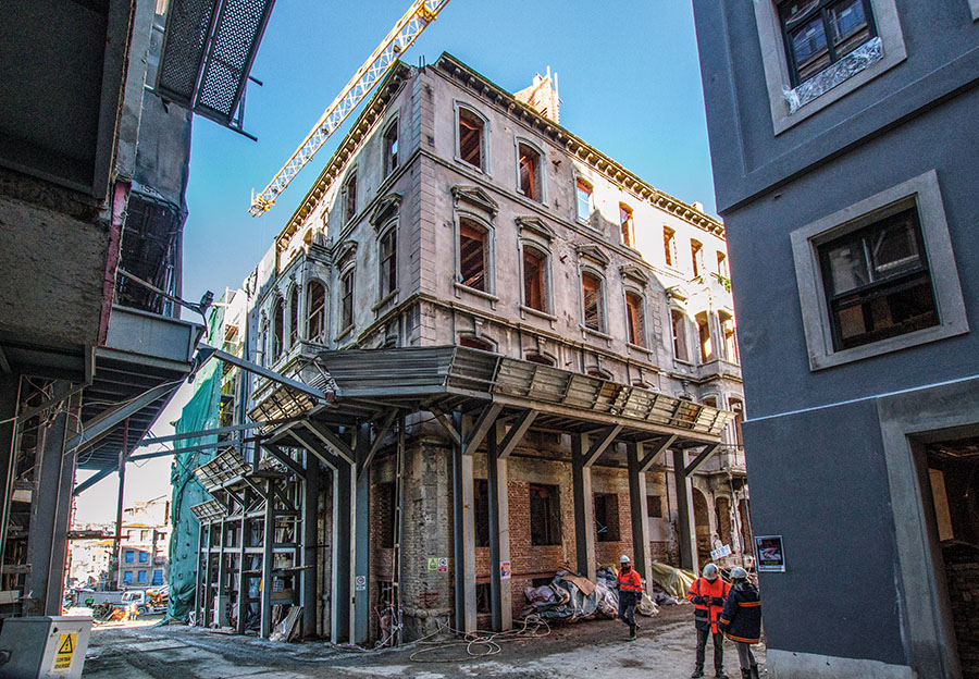 Taksim 360 Tarihi Binalar Zemin, Duvar Kaplama İşleri ve Asansör Söveleri
